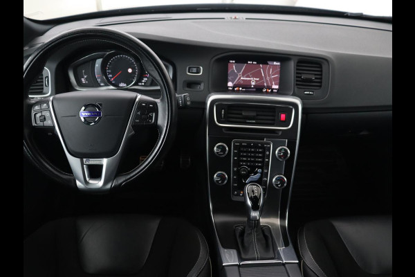Volvo V60 2.0 T4 R Design | Stoel & stuurverwarming | Adaptive cruise | Trekhaak | Bi-Xenon | Camera | Achterbankverwarming | Keyless | Navigatie | Parkeerhulp | Bluetooth | Climate control