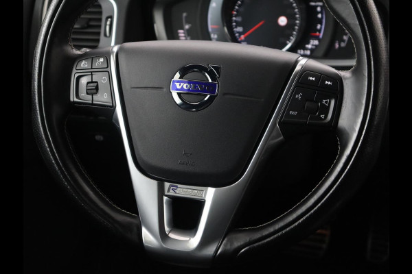 Volvo V60 2.0 T4 R Design | Stoel & stuurverwarming | Adaptive cruise | Trekhaak | Bi-Xenon | Camera | Achterbankverwarming | Keyless | Navigatie | Parkeerhulp | Bluetooth | Climate control