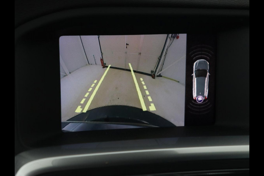 Volvo V60 2.0 T4 R Design | Stoel & stuurverwarming | Adaptive cruise | Trekhaak | Bi-Xenon | Camera | Achterbankverwarming | Keyless | Navigatie | Parkeerhulp | Bluetooth | Climate control