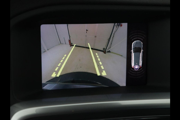 Volvo V60 2.0 T4 R Design | Stoel & stuurverwarming | Adaptive cruise | Trekhaak | Bi-Xenon | Camera | Achterbankverwarming | Keyless | Navigatie | Parkeerhulp | Bluetooth | Climate control