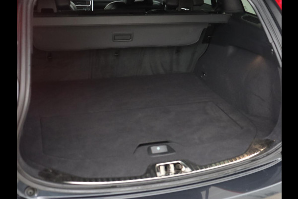 Volvo V60 2.0 T4 R Design | Stoel & stuurverwarming | Adaptive cruise | Trekhaak | Bi-Xenon | Camera | Achterbankverwarming | Keyless | Navigatie | Parkeerhulp | Bluetooth | Climate control