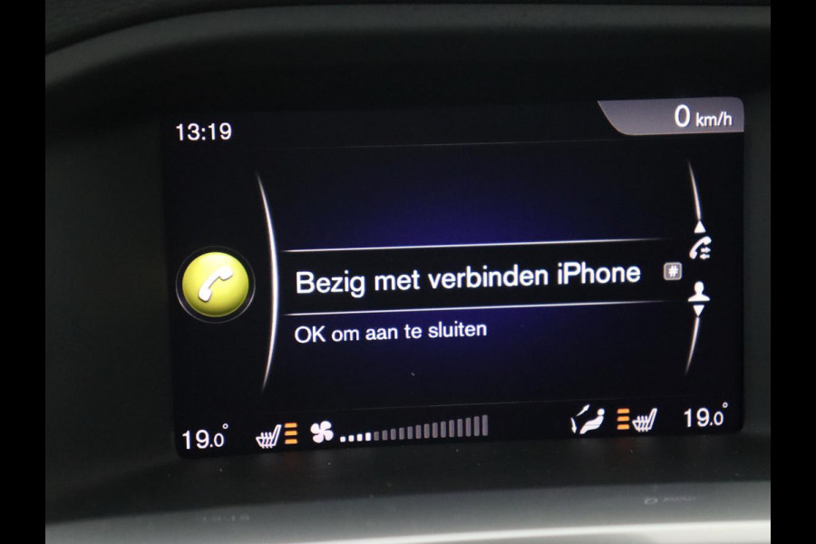 Volvo V60 2.0 T4 R Design | Stoel & stuurverwarming | Adaptive cruise | Trekhaak | Bi-Xenon | Camera | Achterbankverwarming | Keyless | Navigatie | Parkeerhulp | Bluetooth | Climate control