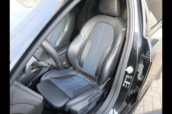 BMW 1-serie 118i Executive M Sport Pakket Automaat / Live Cockpit Professional / 18 Inch / LED / Achteruitrijcamera / Cruise Control / Shadow Line / Extra Getint Glas / Parkeersensoren voor+achter / Lichtpakket