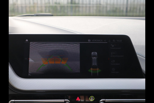 BMW 1-serie 118i Executive M Sport Pakket Automaat / Live Cockpit Professional / 18 Inch / LED / Achteruitrijcamera / Cruise Control / Shadow Line / Extra Getint Glas / Parkeersensoren voor+achter / Lichtpakket