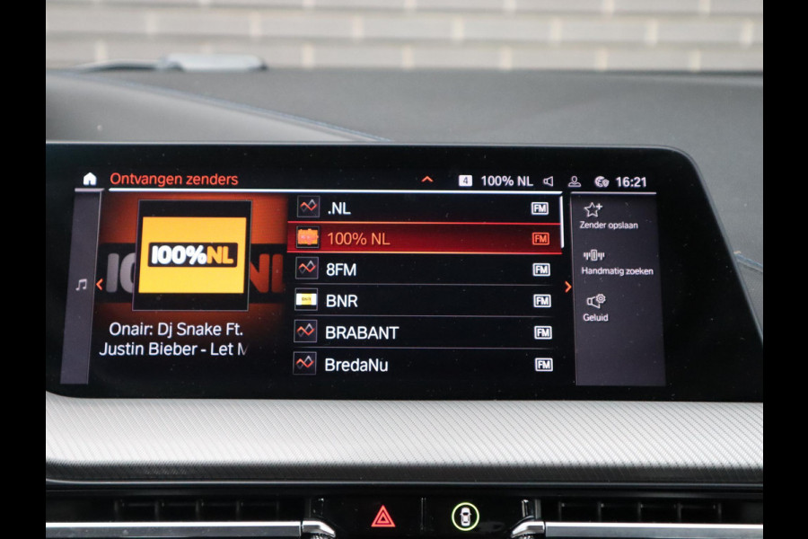 BMW 1-serie 118i Executive M Sport Pakket Automaat / Live Cockpit Professional / 18 Inch / LED / Achteruitrijcamera / Cruise Control / Shadow Line / Extra Getint Glas / Parkeersensoren voor+achter / Lichtpakket