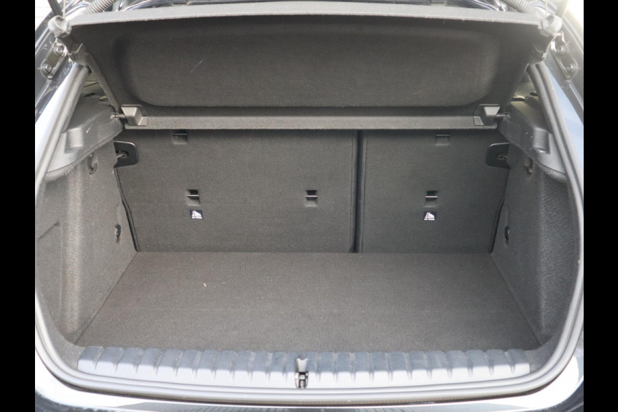 BMW 1-serie 118i Executive M Sport Pakket Automaat / Live Cockpit Professional / 18 Inch / LED / Achteruitrijcamera / Cruise Control / Shadow Line / Extra Getint Glas / Parkeersensoren voor+achter / Lichtpakket