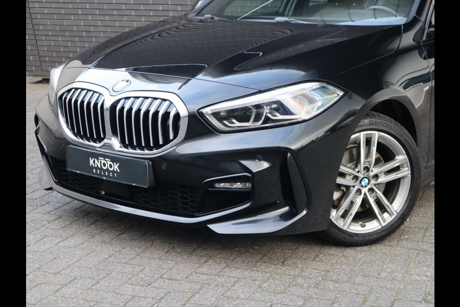 BMW 1-serie 118i High Executive M Sport Pakket Automaat / Live Cockpit Professional / Leder / Hifi / Stoelverwarming / 17 Inch / Adaptieve LED-koplamp / DAB / Parkeersensoren / Lichtpakket