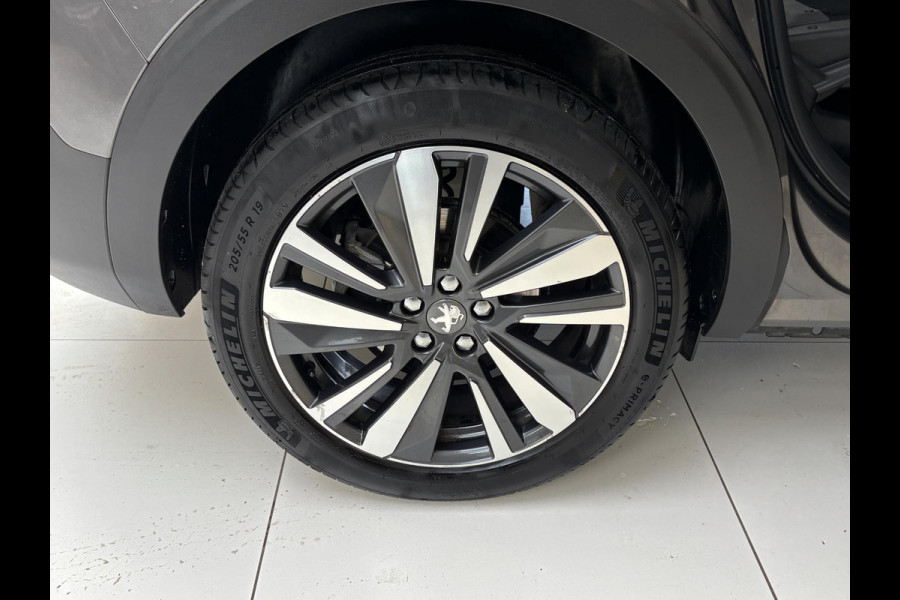 Peugeot 5008 1.2 PureTech Allure Automaat | Navigatie | Achteruitrijcamera