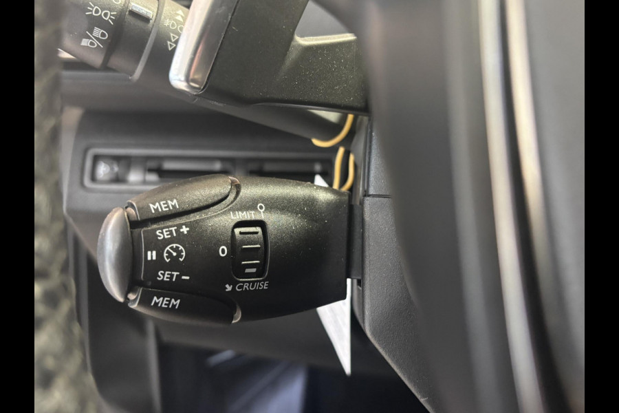 Peugeot 5008 1.2 PureTech Allure Automaat | Navigatie | Achteruitrijcamera