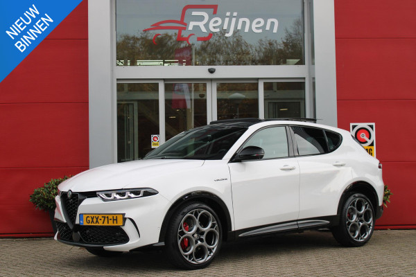 Alfa Romeo Tonale 1.5T 160PK Hybrid VELOCE | PANORAMISCH SCHUIF/KANTEL DAK | PREMIUM PACK: LEDEREN BEKLEDING/GEVENTILEERDE VOORSTOELEN/4-VOUDIG ELEKTRISCH VERSTELBARE LENDESTEUN VOORSTOELEN/HOOGGLANS ZWARTE RAAMOMLIJSTING/AMBIENT LIGHTING | TECHNOLOGY PACK: PARKEERWAARSCHUWING VOOR EN ACHTER/360° CAMERA/AUTOMATISCH INPARKEREN/ AUTONOMOUS DRIVING LEVEL 2: ADAPTIVE CRUISE CONTROL/LANE CENTERING ASSIST/TRAFFIC JAM ASSIST DODEHOEK DETECTIE AUTOMATISCH DIMMENDE BUITENSPIEGELS ELEKTRISCH BEDIENBARE ACHTERKLEP | WINTERPACK: STOELVERWARMING VOOR/STUURVERWARMING/VERWARMBARE RUITENSPROEIERS | HAR