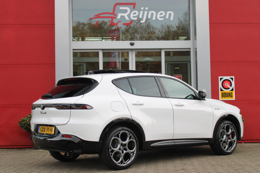 Alfa Romeo Tonale 1.5T 160PK Hybrid VELOCE | PANORAMISCH SCHUIF/KANTEL DAK | PREMIUM PACK: LEDEREN BEKLEDING/GEVENTILEERDE VOORSTOELEN/4-VOUDIG ELEKTRISCH VERSTELBARE LENDESTEUN VOORSTOELEN/HOOGGLANS ZWARTE RAAMOMLIJSTING/AMBIENT LIGHTING | TECHNOLOGY PACK: PARKEERWAARSCHUWING VOOR EN ACHTER/360° CAMERA/AUTOMATISCH INPARKEREN/ AUTONOMOUS DRIVING LEVEL 2: ADAPTIVE CRUISE CONTROL/LANE CENTERING ASSIST/TRAFFIC JAM ASSIST DODEHOEK DETECTIE AUTOMATISCH DIMMENDE BUITENSPIEGELS ELEKTRISCH BEDIENBARE ACHTERKLEP | WINTERPACK: STOELVERWARMING VOOR/STUURVERWARMING/VERWARMBARE RUITENSPROEIERS | HAR