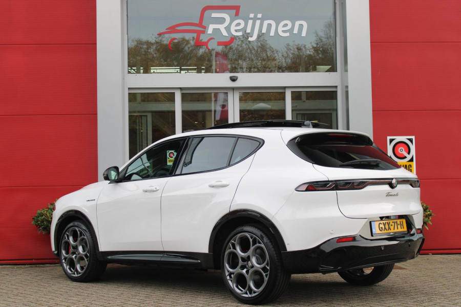 Alfa Romeo Tonale 1.5T 160PK Hybrid VELOCE | PANORAMISCH SCHUIF/KANTEL DAK | PREMIUM PACK: LEDEREN BEKLEDING/GEVENTILEERDE VOORSTOELEN/4-VOUDIG ELEKTRISCH VERSTELBARE LENDESTEUN VOORSTOELEN/HOOGGLANS ZWARTE RAAMOMLIJSTING/AMBIENT LIGHTING | TECHNOLOGY PACK: PARKEERWAARSCHUWING VOOR EN ACHTER/360° CAMERA/AUTOMATISCH INPARKEREN/ AUTONOMOUS DRIVING LEVEL 2: ADAPTIVE CRUISE CONTROL/LANE CENTERING ASSIST/TRAFFIC JAM ASSIST DODEHOEK DETECTIE AUTOMATISCH DIMMENDE BUITENSPIEGELS ELEKTRISCH BEDIENBARE ACHTERKLEP | WINTERPACK: STOELVERWARMING VOOR/STUURVERWARMING/VERWARMBARE RUITENSPROEIERS | HAR