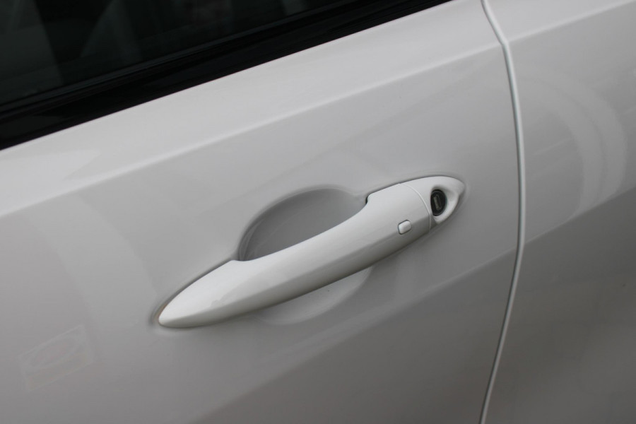 Alfa Romeo Tonale 1.5T 160PK Hybrid VELOCE | PANORAMISCH SCHUIF/KANTEL DAK | PREMIUM PACK: LEDEREN BEKLEDING/GEVENTILEERDE VOORSTOELEN/4-VOUDIG ELEKTRISCH VERSTELBARE LENDESTEUN VOORSTOELEN/HOOGGLANS ZWARTE RAAMOMLIJSTING/AMBIENT LIGHTING | TECHNOLOGY PACK: PARKEERWAARSCHUWING VOOR EN ACHTER/360° CAMERA/AUTOMATISCH INPARKEREN/ AUTONOMOUS DRIVING LEVEL 2: ADAPTIVE CRUISE CONTROL/LANE CENTERING ASSIST/TRAFFIC JAM ASSIST DODEHOEK DETECTIE AUTOMATISCH DIMMENDE BUITENSPIEGELS ELEKTRISCH BEDIENBARE ACHTERKLEP | WINTERPACK: STOELVERWARMING VOOR/STUURVERWARMING/VERWARMBARE RUITENSPROEIERS | HAR