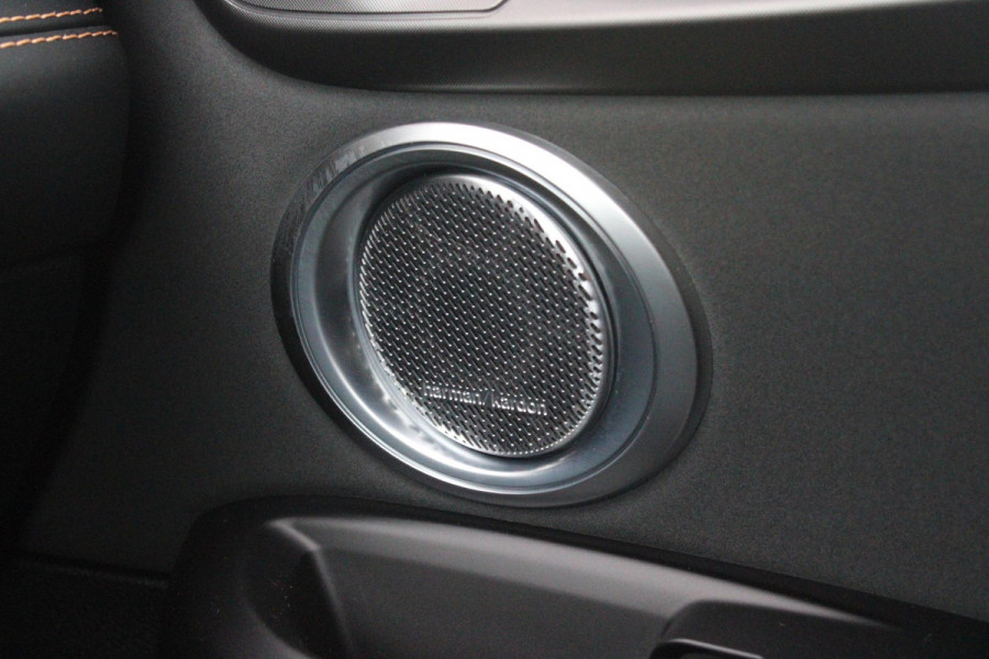 Alfa Romeo Tonale 1.5T 160PK Hybrid VELOCE | PANORAMISCH SCHUIF/KANTEL DAK | PREMIUM PACK: LEDEREN BEKLEDING/GEVENTILEERDE VOORSTOELEN/4-VOUDIG ELEKTRISCH VERSTELBARE LENDESTEUN VOORSTOELEN/HOOGGLANS ZWARTE RAAMOMLIJSTING/AMBIENT LIGHTING | TECHNOLOGY PACK: PARKEERWAARSCHUWING VOOR EN ACHTER/360° CAMERA/AUTOMATISCH INPARKEREN/ AUTONOMOUS DRIVING LEVEL 2: ADAPTIVE CRUISE CONTROL/LANE CENTERING ASSIST/TRAFFIC JAM ASSIST DODEHOEK DETECTIE AUTOMATISCH DIMMENDE BUITENSPIEGELS ELEKTRISCH BEDIENBARE ACHTERKLEP | WINTERPACK: STOELVERWARMING VOOR/STUURVERWARMING/VERWARMBARE RUITENSPROEIERS | HAR