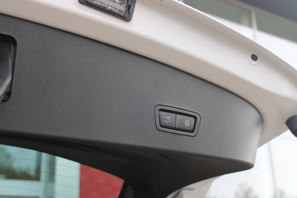 Alfa Romeo Tonale 1.5T 160PK Hybrid VELOCE | PANORAMISCH SCHUIF/KANTEL DAK | PREMIUM PACK: LEDEREN BEKLEDING/GEVENTILEERDE VOORSTOELEN/4-VOUDIG ELEKTRISCH VERSTELBARE LENDESTEUN VOORSTOELEN/HOOGGLANS ZWARTE RAAMOMLIJSTING/AMBIENT LIGHTING | TECHNOLOGY PACK: PARKEERWAARSCHUWING VOOR EN ACHTER/360° CAMERA/AUTOMATISCH INPARKEREN/ AUTONOMOUS DRIVING LEVEL 2: ADAPTIVE CRUISE CONTROL/LANE CENTERING ASSIST/TRAFFIC JAM ASSIST DODEHOEK DETECTIE AUTOMATISCH DIMMENDE BUITENSPIEGELS ELEKTRISCH BEDIENBARE ACHTERKLEP | WINTERPACK: STOELVERWARMING VOOR/STUURVERWARMING/VERWARMBARE RUITENSPROEIERS | HAR