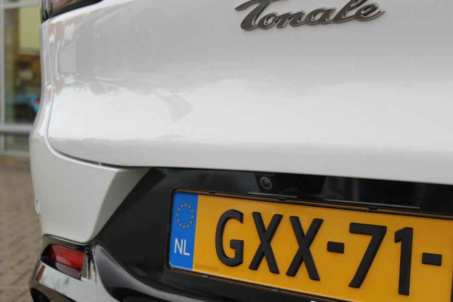 Alfa Romeo Tonale 1.5T 160PK Hybrid VELOCE | PANORAMISCH SCHUIF/KANTEL DAK | PREMIUM PACK: LEDEREN BEKLEDING/GEVENTILEERDE VOORSTOELEN/4-VOUDIG ELEKTRISCH VERSTELBARE LENDESTEUN VOORSTOELEN/HOOGGLANS ZWARTE RAAMOMLIJSTING/AMBIENT LIGHTING | TECHNOLOGY PACK: PARKEERWAARSCHUWING VOOR EN ACHTER/360° CAMERA/AUTOMATISCH INPARKEREN/ AUTONOMOUS DRIVING LEVEL 2: ADAPTIVE CRUISE CONTROL/LANE CENTERING ASSIST/TRAFFIC JAM ASSIST DODEHOEK DETECTIE AUTOMATISCH DIMMENDE BUITENSPIEGELS ELEKTRISCH BEDIENBARE ACHTERKLEP | WINTERPACK: STOELVERWARMING VOOR/STUURVERWARMING/VERWARMBARE RUITENSPROEIERS | HAR