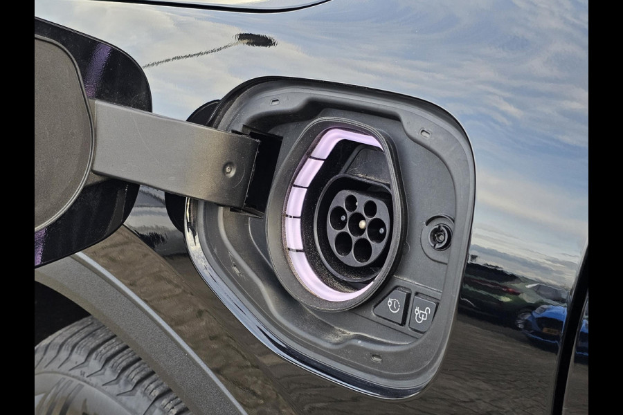 Ford Kuga 2.5 PHEV Titanium 225 pk | Wegklapbare trekhaak | Keyless entry | PDC v+a | Achteruitrijcamera | Lane assist | Climate control