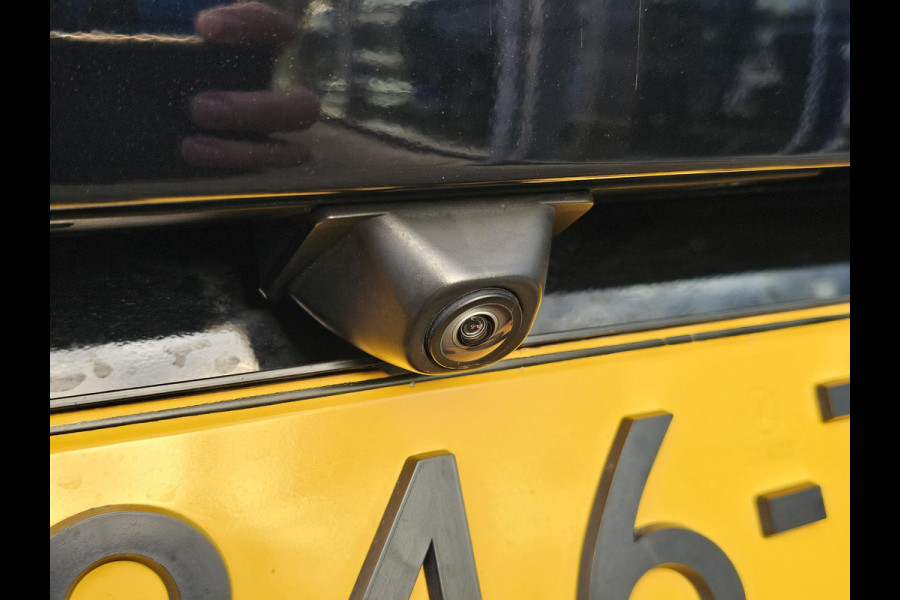 Ford Kuga 2.5 PHEV Titanium 225 pk | Wegklapbare trekhaak | Keyless entry | PDC v+a | Achteruitrijcamera | Lane assist | Climate control