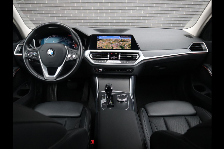 BMW 3 Serie Touring 318i Executive Luxury Line Automaat / Live Cockpit Professional / Trekhaak / Elektrisch Verstelbare Sportstoelen / LED / 18 Inch / Leder / Hifi / Chrome Line / DAB / Parkeersensoren voor+achter