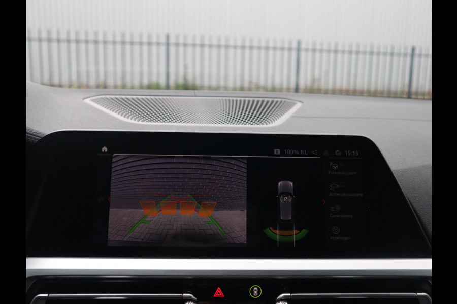 BMW 3 Serie Touring 318i Executive Luxury Line Automaat / Live Cockpit Professional / Trekhaak / Elektrisch Verstelbare Sportstoelen / LED / 18 Inch / Leder / Hifi / Chrome Line / DAB / Parkeersensoren voor+achter