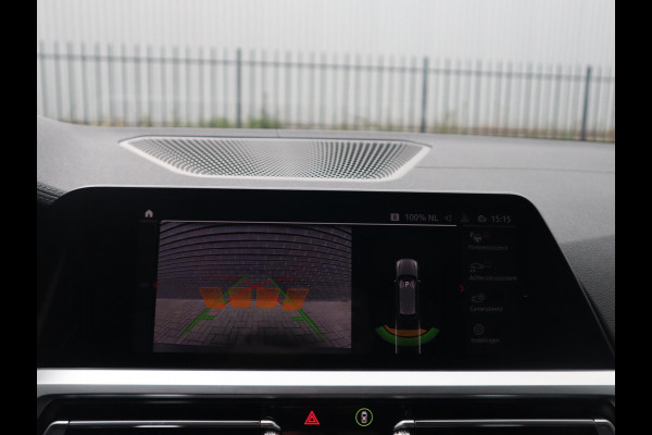 BMW 3 Serie Touring 318i Executive Luxury Line Automaat / Live Cockpit Professional / Trekhaak / Elektrisch Verstelbare Sportstoelen / LED / 18 Inch / Leder / Hifi / Chrome Line / DAB / Parkeersensoren voor+achter