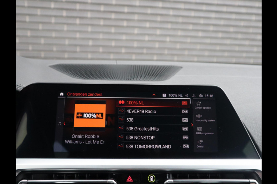 BMW 3 Serie Touring 318i Executive Luxury Line Automaat / Live Cockpit Professional / Trekhaak / Elektrisch Verstelbare Sportstoelen / LED / 18 Inch / Leder / Hifi / Chrome Line / DAB / Parkeersensoren voor+achter