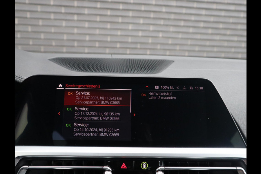 BMW 3 Serie Touring 318i Executive Luxury Line Automaat / Live Cockpit Professional / Trekhaak / Elektrisch Verstelbare Sportstoelen / LED / 18 Inch / Leder / Hifi / Chrome Line / DAB / Parkeersensoren voor+achter