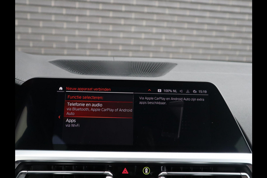 BMW 3 Serie Touring 318i Executive Luxury Line Automaat / Live Cockpit Professional / Trekhaak / Elektrisch Verstelbare Sportstoelen / LED / 18 Inch / Leder / Hifi / Chrome Line / DAB / Parkeersensoren voor+achter