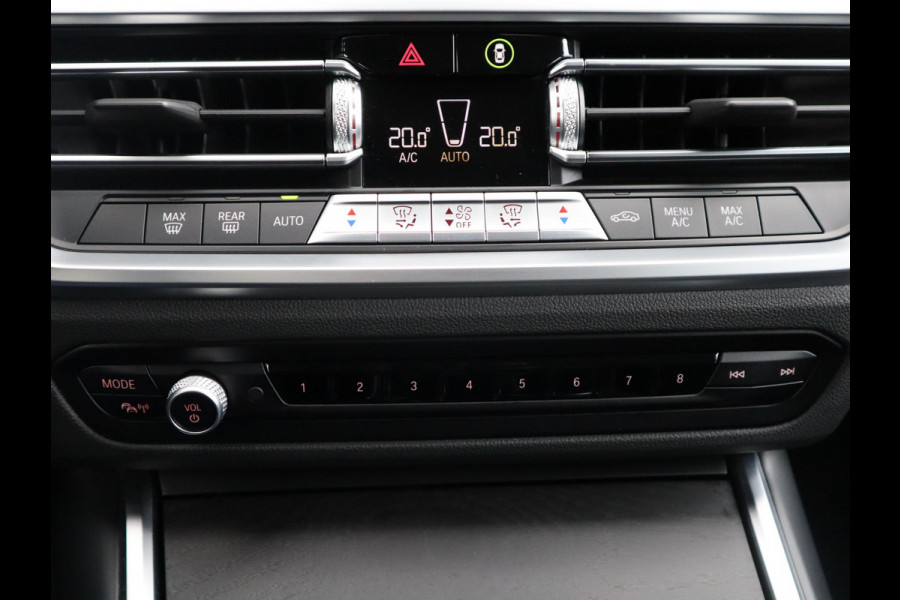 BMW 3 Serie Touring 318i Executive Luxury Line Automaat / Live Cockpit Professional / Trekhaak / Elektrisch Verstelbare Sportstoelen / LED / 18 Inch / Leder / Hifi / Chrome Line / DAB / Parkeersensoren voor+achter