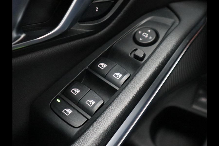 BMW 3 Serie Touring 318i Executive Luxury Line Automaat / Live Cockpit Professional / Trekhaak / Elektrisch Verstelbare Sportstoelen / LED / 18 Inch / Leder / Hifi / Chrome Line / DAB / Parkeersensoren voor+achter