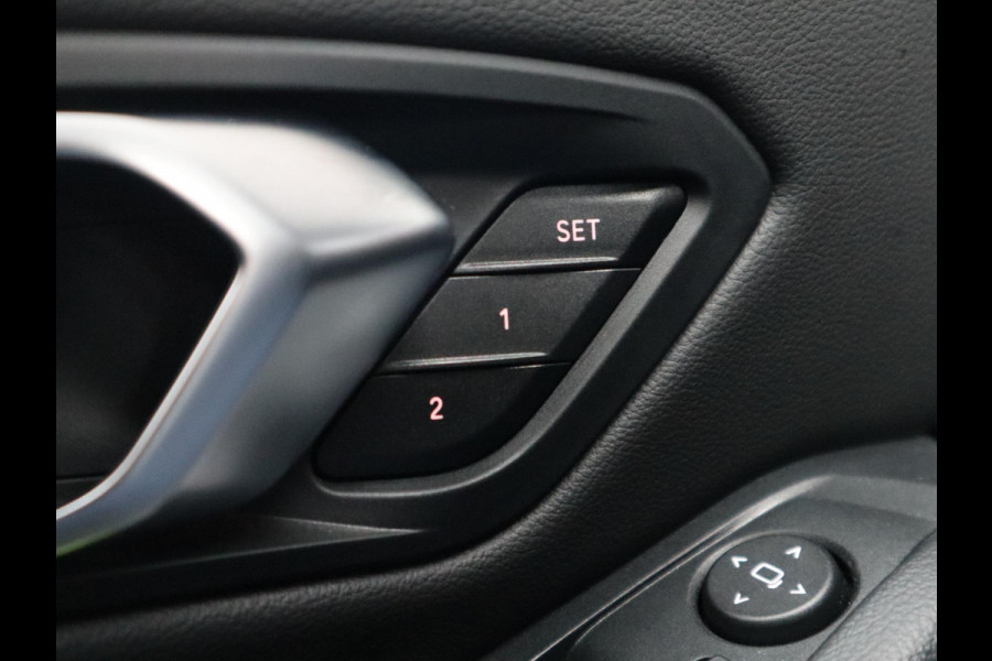 BMW 3 Serie Touring 318i Executive Luxury Line Automaat / Live Cockpit Professional / Trekhaak / Elektrisch Verstelbare Sportstoelen / LED / 18 Inch / Leder / Hifi / Chrome Line / DAB / Parkeersensoren voor+achter