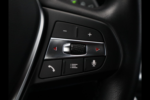 BMW 3 Serie Touring 318i Executive Luxury Line Automaat / Live Cockpit Professional / Trekhaak / Elektrisch Verstelbare Sportstoelen / LED / 18 Inch / Leder / Hifi / Chrome Line / DAB / Parkeersensoren voor+achter