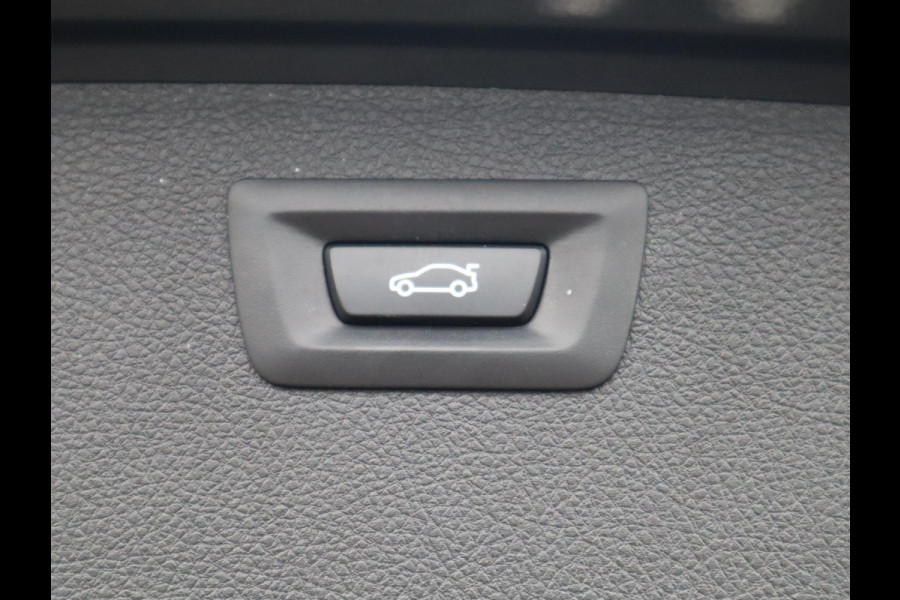 BMW 3 Serie Touring 320i High Executive M Sport Pakket Automaat / Navigatiesysteem Professional / Leder / Hifi / LED / Stoelverwarming / Climate Control / 18 Inch / Shadow Line / Extra Getint Glas / Parkeersensoren