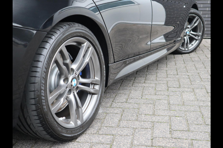 BMW 3 Serie Touring 320i High Executive M Sport Pakket Automaat / Navigatiesysteem Professional / Leder / Hifi / LED / Stoelverwarming / Climate Control / 18 Inch / Shadow Line / Extra Getint Glas / Parkeersensoren