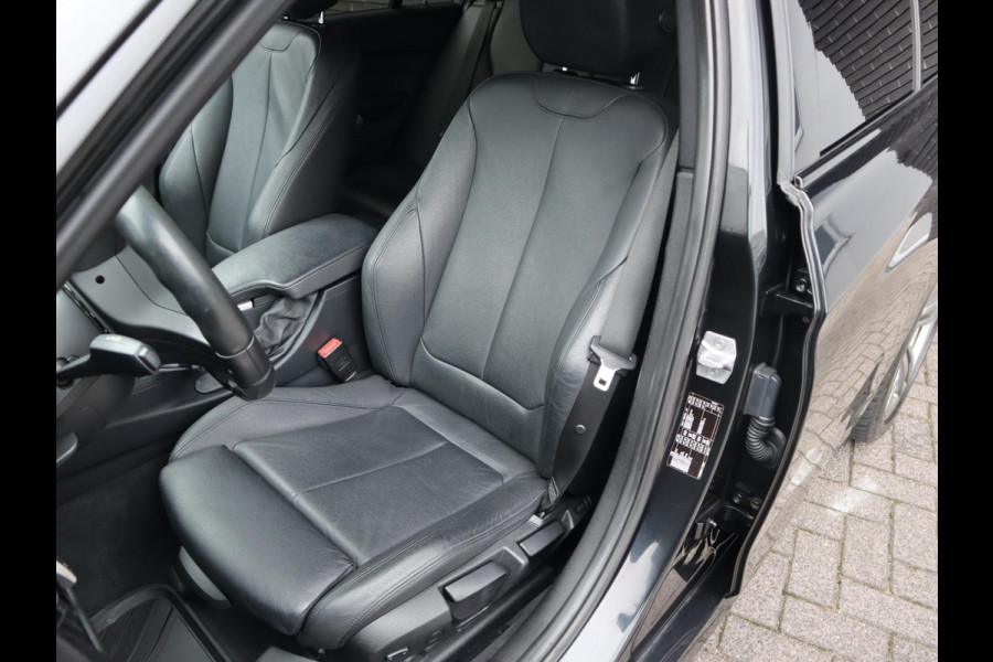 BMW 3 Serie Touring 320i High Executive M Sport Pakket Automaat / Navigatiesysteem Professional / Leder / Hifi / LED / Stoelverwarming / Climate Control / 18 Inch / Shadow Line / Extra Getint Glas / Parkeersensoren