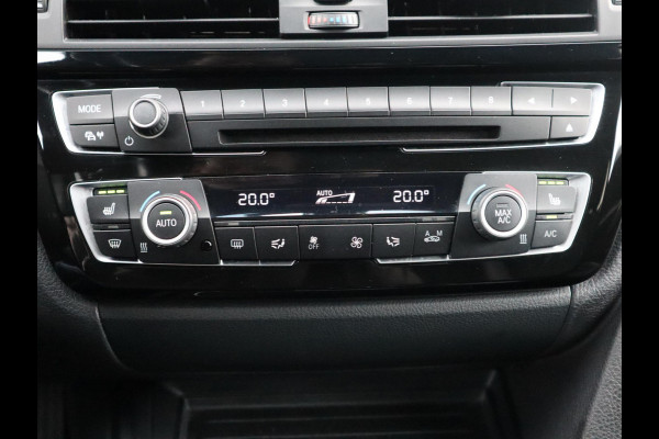 BMW 3 Serie Touring 320i High Executive M Sport Pakket Automaat / Navigatiesysteem Professional / Leder / Hifi / LED / Stoelverwarming / Climate Control / 18 Inch / Shadow Line / Extra Getint Glas / Parkeersensoren