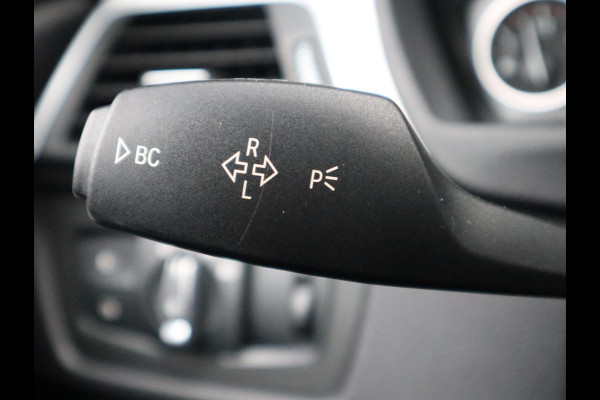 BMW 3 Serie Touring 320i High Executive M Sport Pakket Automaat / Navigatiesysteem Professional / Leder / Hifi / LED / Stoelverwarming / Climate Control / 18 Inch / Shadow Line / Extra Getint Glas / Parkeersensoren