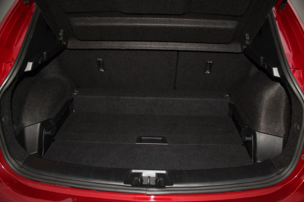 Nissan QASHQAI 1.2-115pk Tekna. Erg nette, luxe en betrouwbare hoogzitter ! Autm. airco, cruise control, 360gr camera, trekhaak, privacy glass, LM wielen, panoramadak, metallic lak, elektr. verstelb. best. stoel,  telefoonvoorb., navigatie, LED verlichting etc.