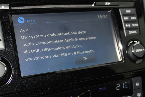 Nissan QASHQAI 1.2-115pk Tekna. Erg nette, luxe en betrouwbare hoogzitter ! Autm. airco, cruise control, 360gr camera, trekhaak, privacy glass, LM wielen, panoramadak, metallic lak, elektr. verstelb. best. stoel,  telefoonvoorb., navigatie, LED verlichting etc.