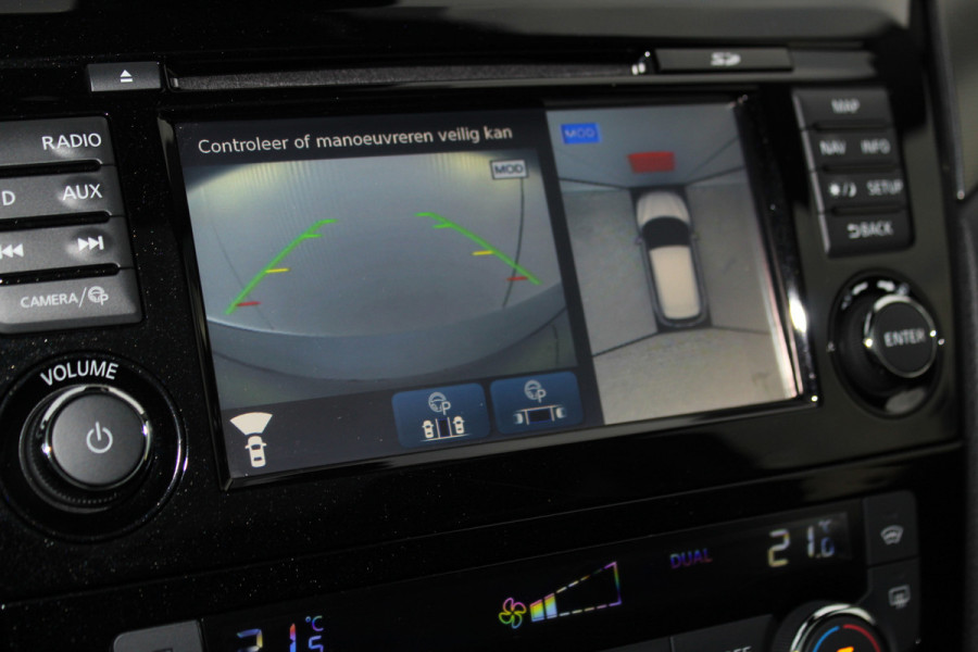 Nissan QASHQAI 1.2-115pk Tekna. Erg nette, luxe en betrouwbare hoogzitter ! Autm. airco, cruise control, 360gr camera, trekhaak, privacy glass, LM wielen, panoramadak, metallic lak, elektr. verstelb. best. stoel,  telefoonvoorb., navigatie, LED verlichting etc.