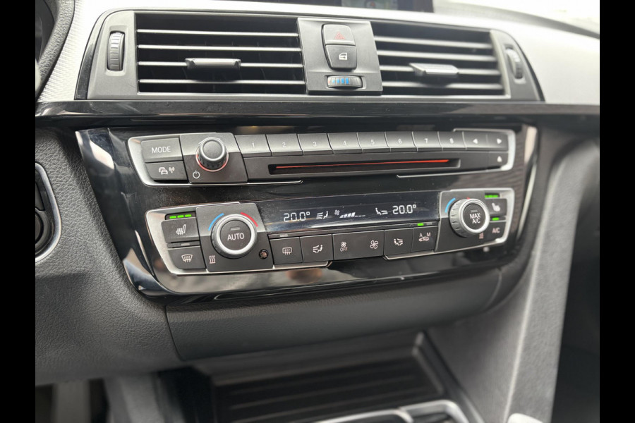 BMW 4 Serie Coupé 420i High Executive M Sport Pakket Automaat / Navigatie Professional / Leder / 19 Inch / Stoelverwarming / Multifunctioneel Instrumentendisplay / Shadow Line / Climate Control / Parkeersensoren voor+achter / Neerklapbare Achterbank