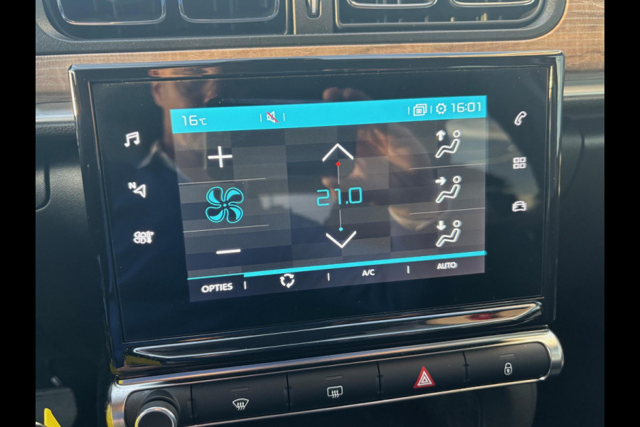 Citroën C3 1.2 PureTech Shine 110pk automaat | 1e eigenaar en origineel Nederlandse auto | Rijklaar geleverd incl 12 maanden BOVAG garantie! |