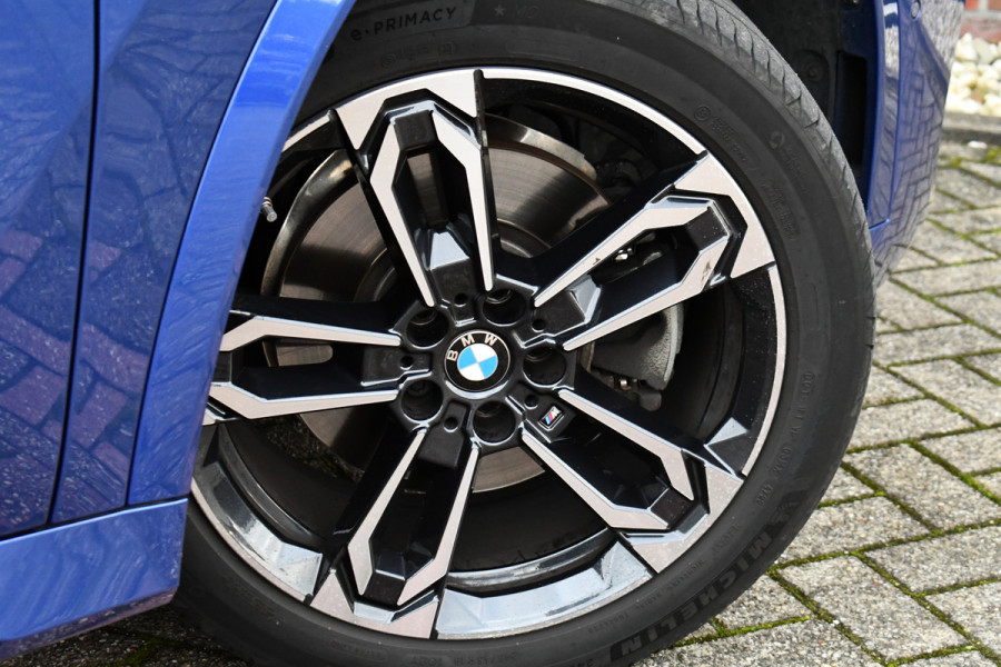 BMW X1 sDrive20i 170pk M-Sport Pano ACC HUD 360 H/K 19inch El-zetels