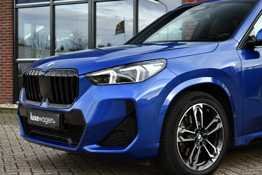 BMW X1 sDrive20i 170pk M-Sport Pano ACC HUD 360 H/K 19inch El-zetels