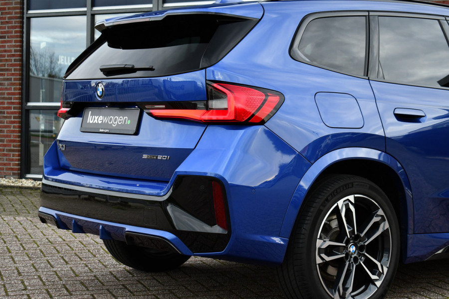 BMW X1 sDrive20i 170pk M-Sport Pano ACC HUD 360 H/K 19inch El-zetels