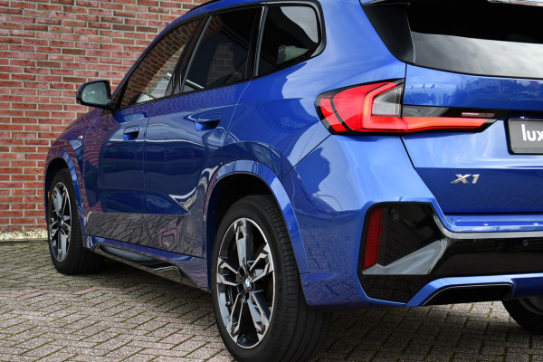 BMW X1 sDrive20i 170pk M-Sport Pano ACC HUD 360 H/K 19inch El-zetels