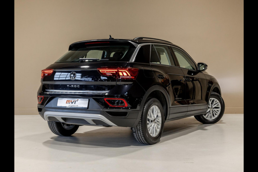 Volkswagen T-Roc 1.5 TSI Life Edition / 150pk / Stoel en stuurverwarming / Achteruitrij camera /