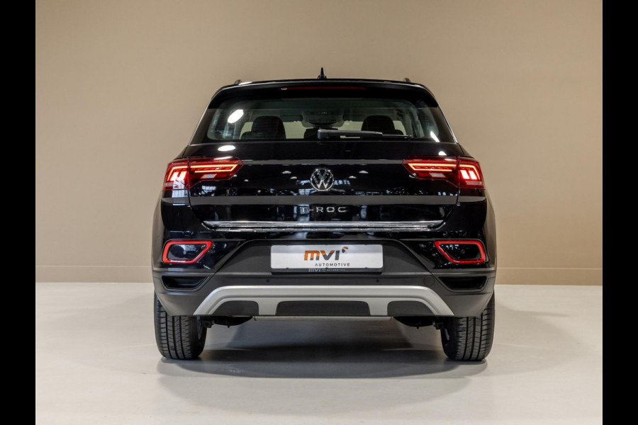 Volkswagen T-Roc 1.5 TSI Life Edition / 150pk / Stoel en stuurverwarming / Achteruitrij camera /