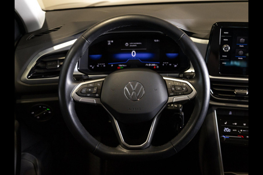 Volkswagen T-Roc 1.5 TSI Life Edition / 150pk / Stoel en stuurverwarming / Achteruitrij camera /