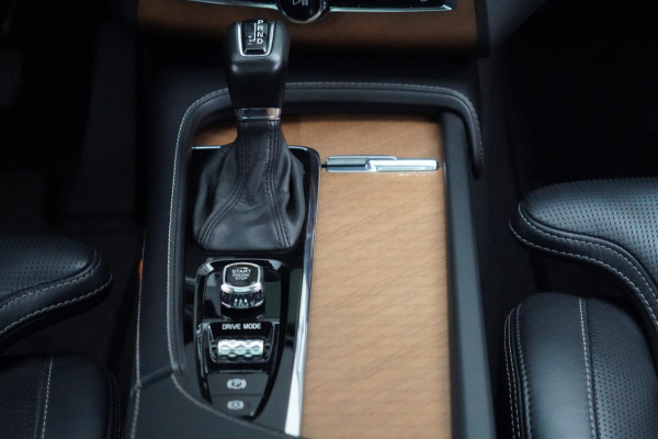 Volvo XC90 2.0 T5 AWD Inscription / NL-Auto / Pano / Trekhaak / Head-Up / Camera / Stoelverw. & Koeling